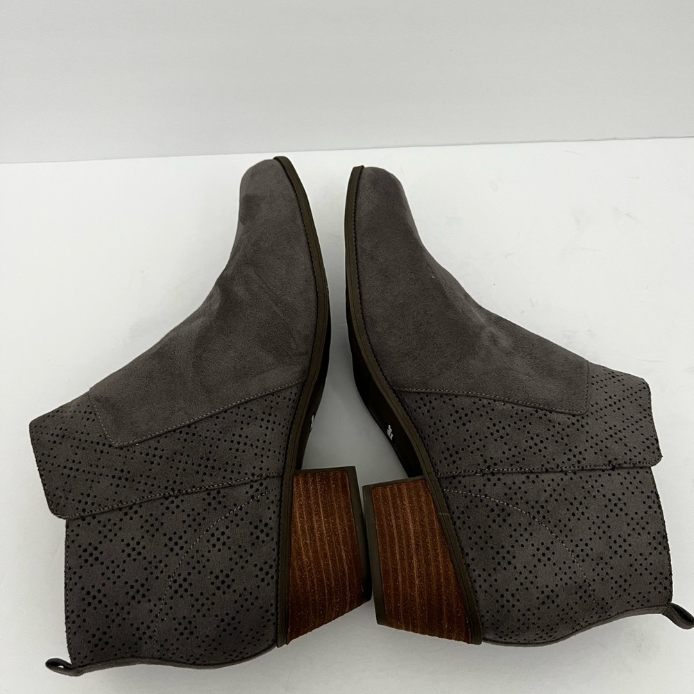 Dr Scholls gray perforated faux suede booties boho side zip excellent si… - Picture 4 of 8
